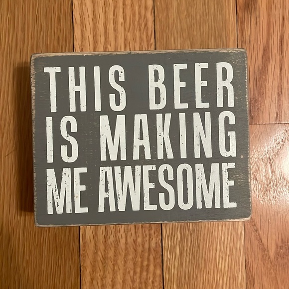 Small wooden sign “this beer is making me awesome” - Picture 1 of 3